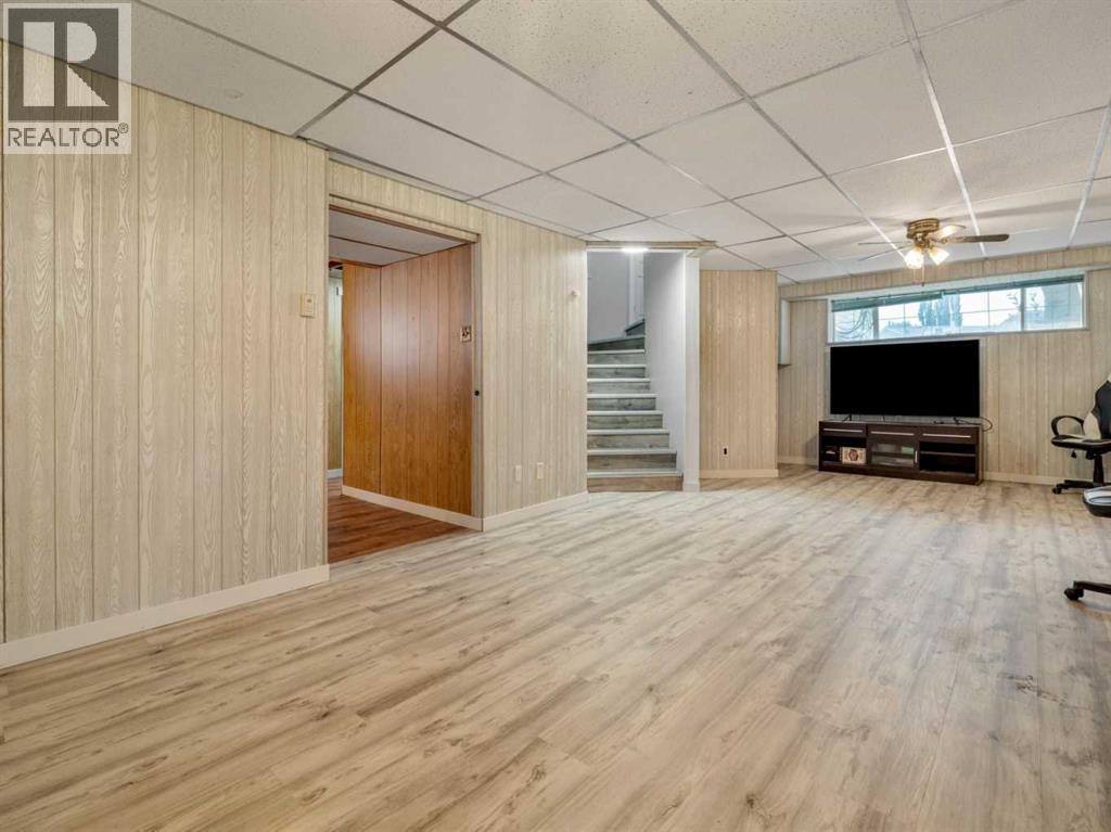 204 Mt Rundle Road W Property Photo 32