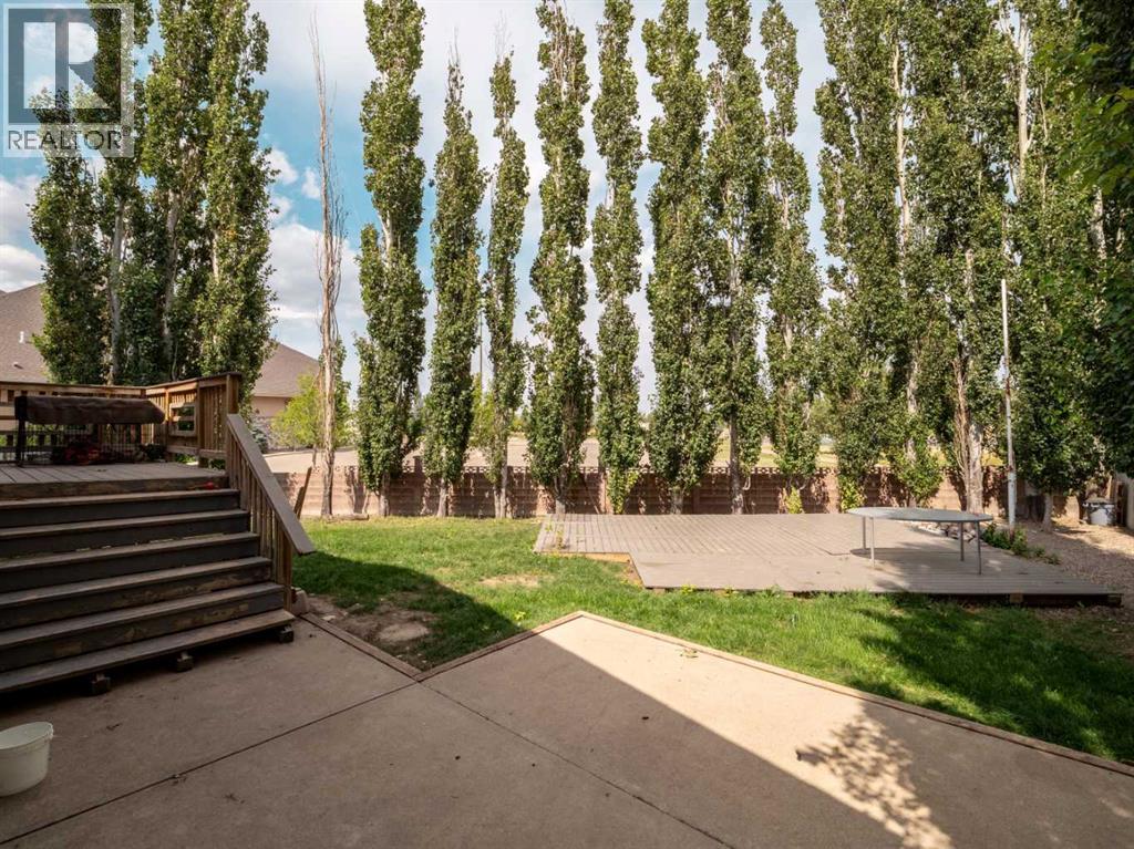 204 Mt Rundle Road W Property Photo 37
