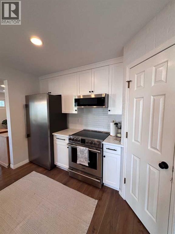 18 Sarcee Place W Property Photo 8