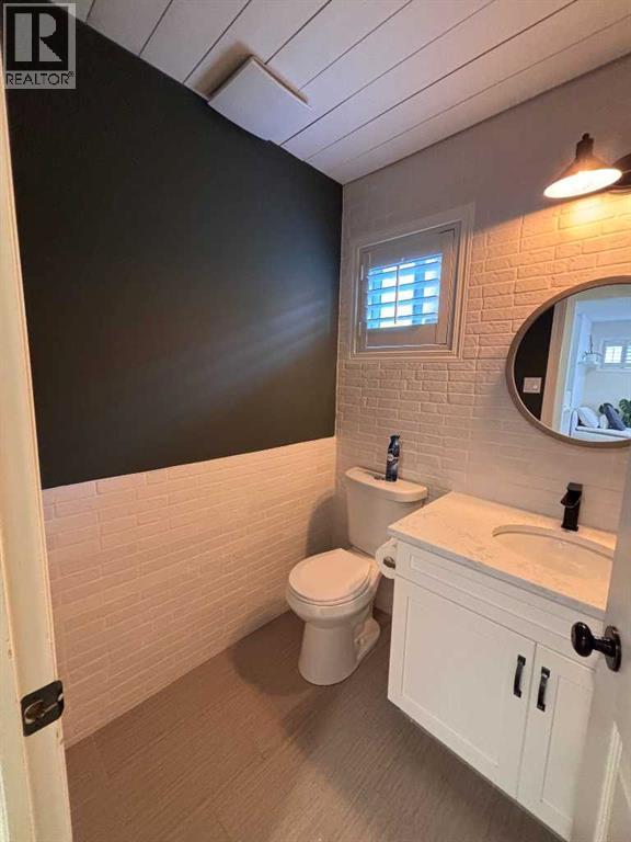 18 Sarcee Place W Property Photo 13