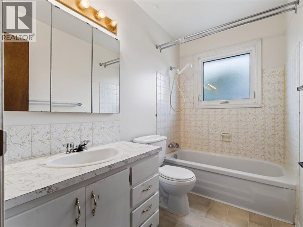 1219 Hunterquay Hill Nw Property Photo 27