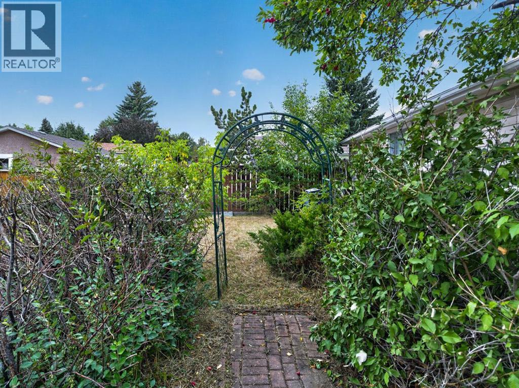 1219 Hunterquay Hill Nw Property Photo 36