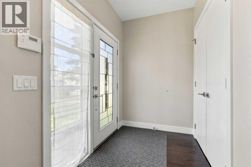 2208 32 Street Sw Property Photo 2