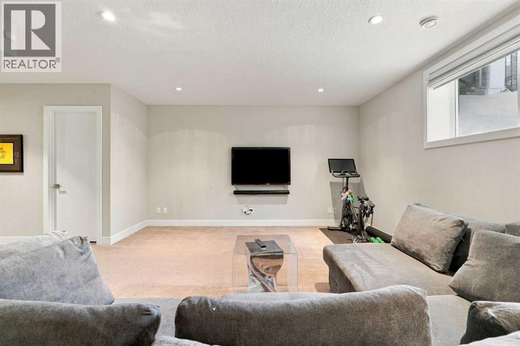 2208 32 Street Sw Property Photo 36