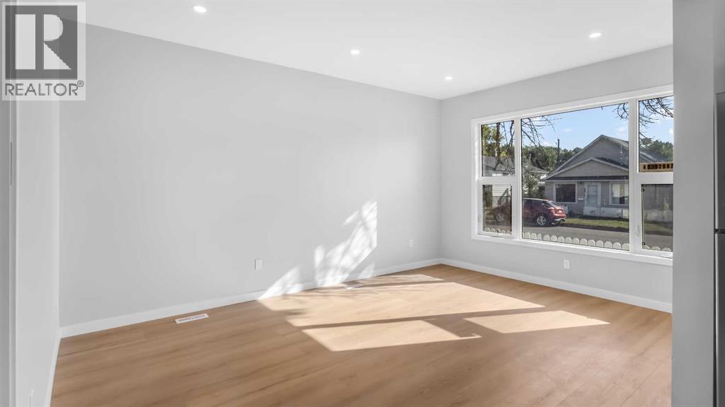234 14 Street N Property Photo 2