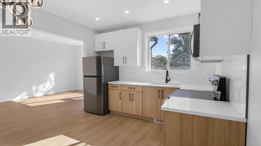 234 14 Street N Property Photo 3
