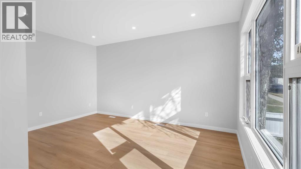 234 14 Street N Property Photo 9