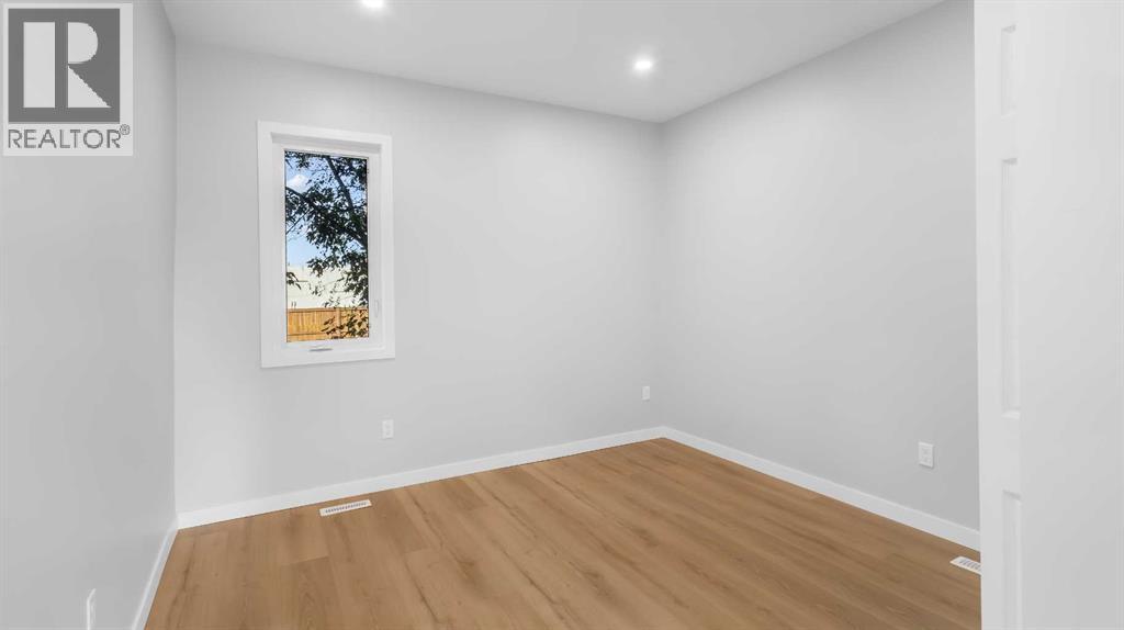 234 14 Street N Property Photo 10