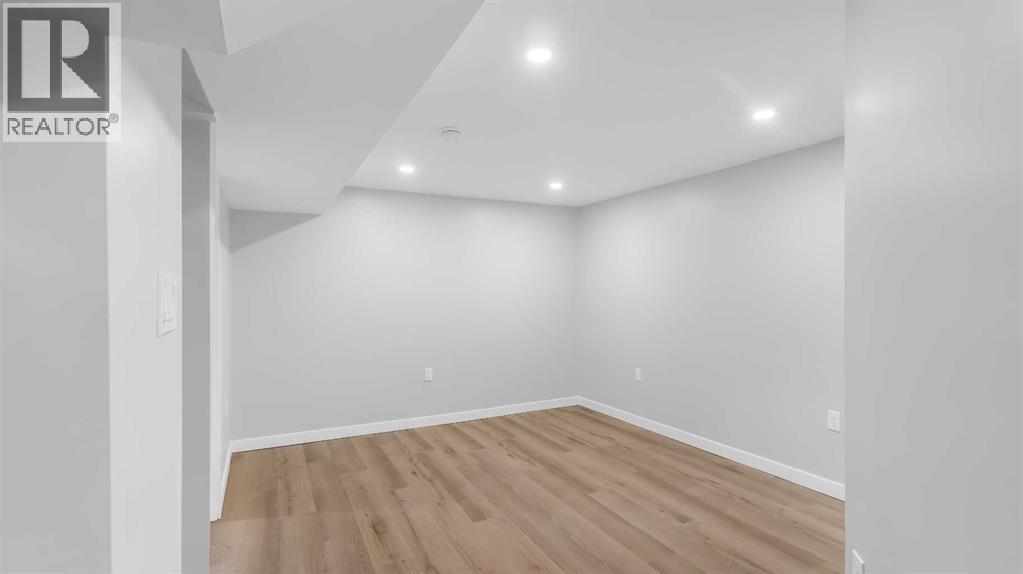 234 14 Street N Property Photo 16
