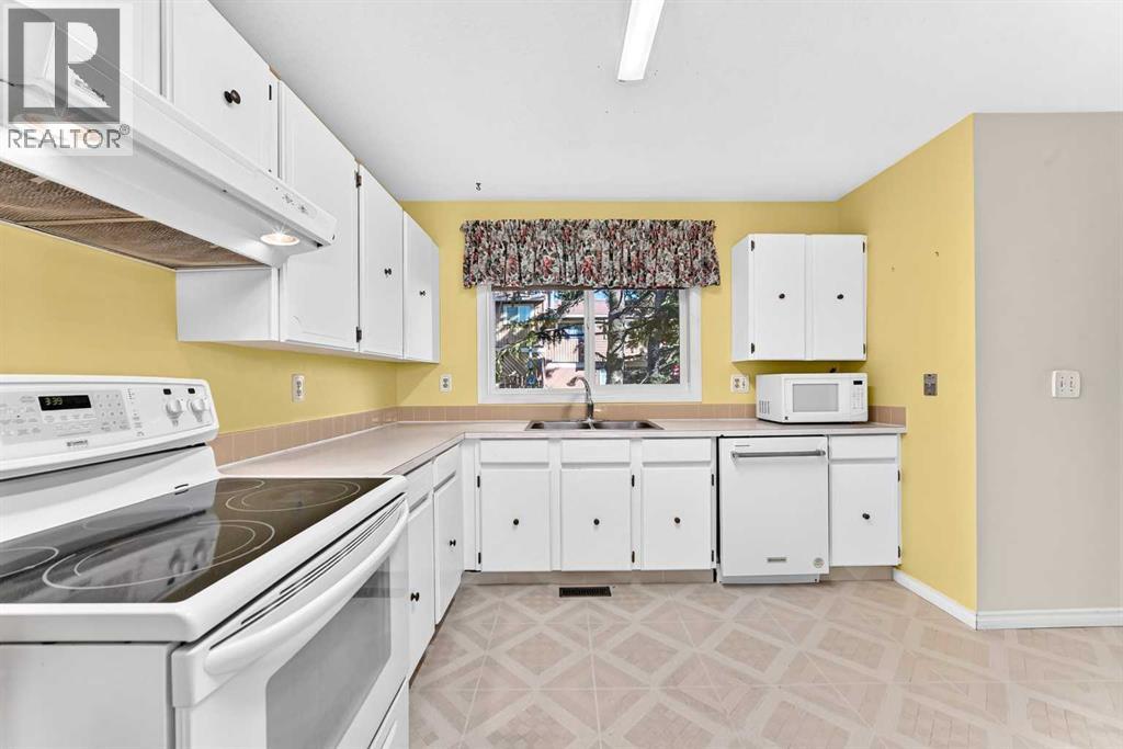 4940 39 Avenue Southwest Property Photo 2