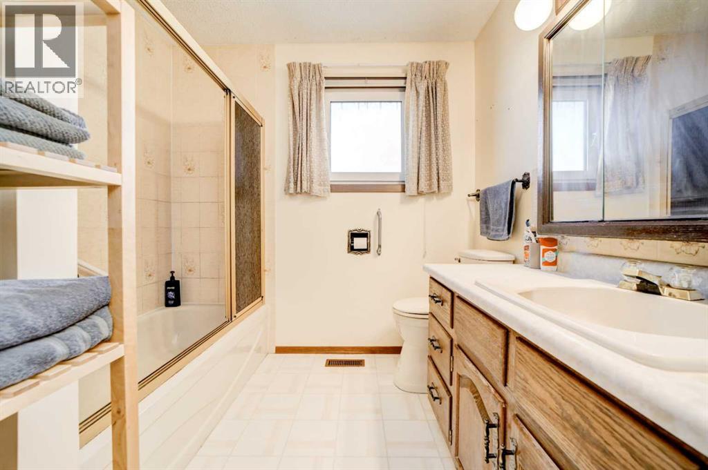 8605 19 Avenue Property Photo 16