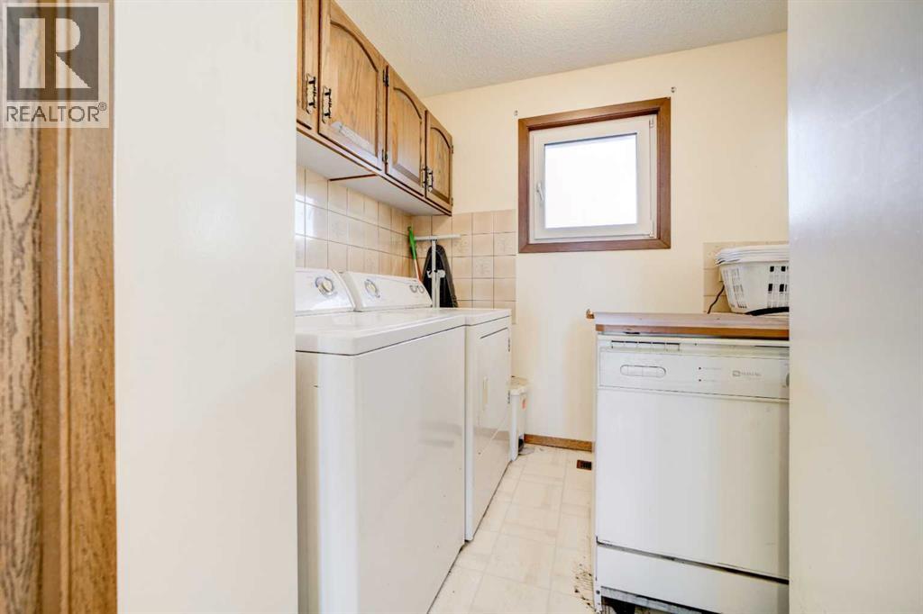 8605 19 Avenue Property Photo 21