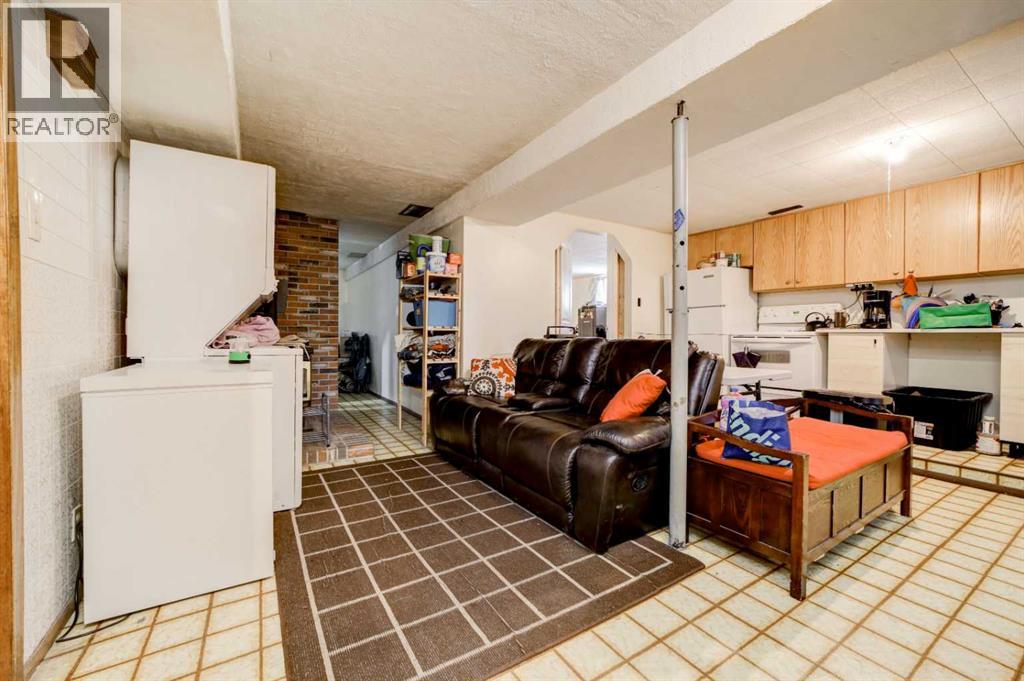 8605 19 Avenue Property Photo 22
