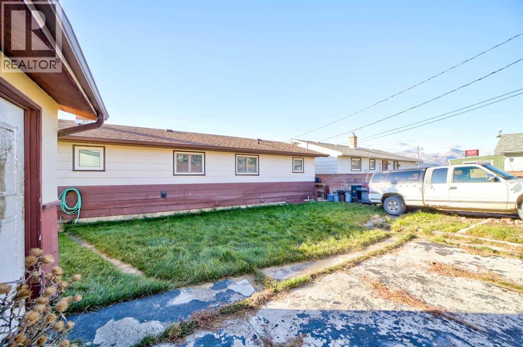 8605 19 Avenue Property Photo 37