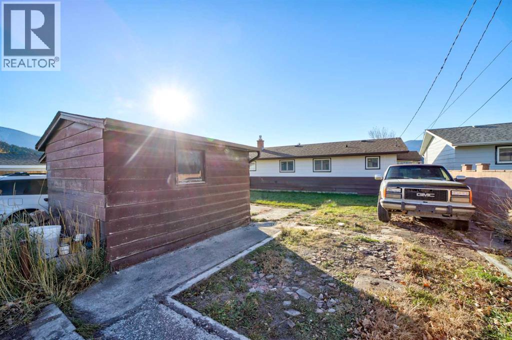 8605 19 Avenue Property Photo 38
