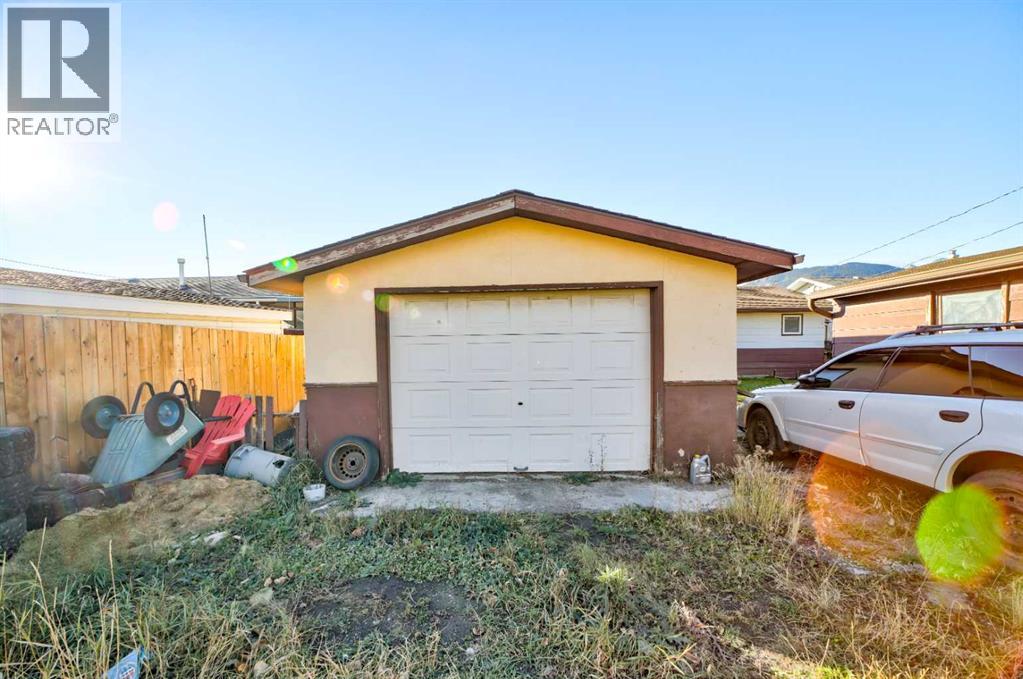 8605 19 Avenue Property Photo 39