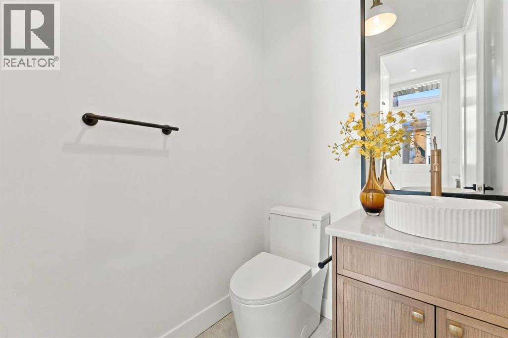 4918 21 Avenue Nw Property Photo 16