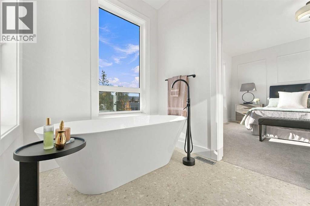 4918 21 Avenue Nw Property Photo 23