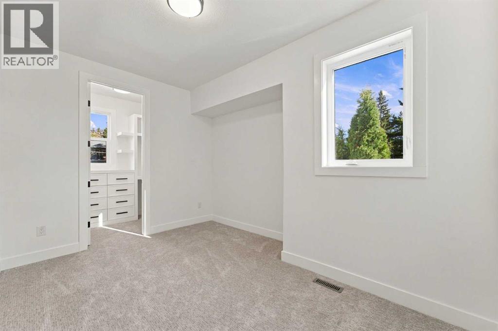 4918 21 Avenue Nw Property Photo 24