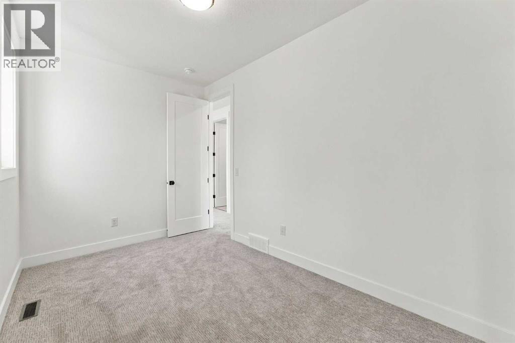 4918 21 Avenue Nw Property Photo 26