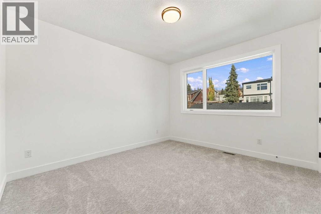 4918 21 Avenue Nw Property Photo 27