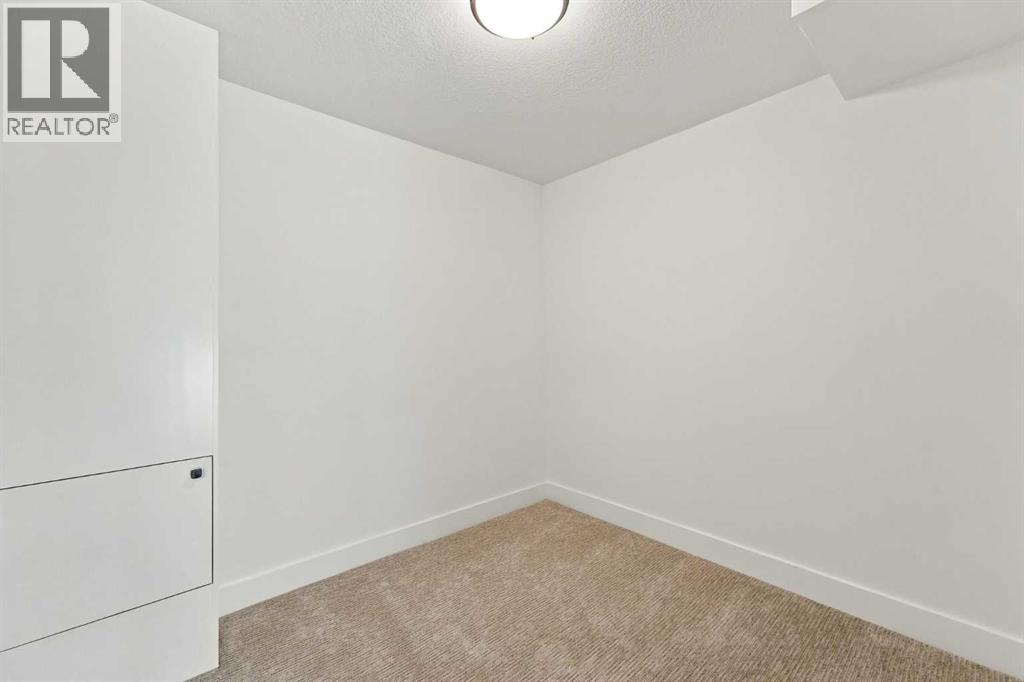 4918 21 Avenue Nw Property Photo 34