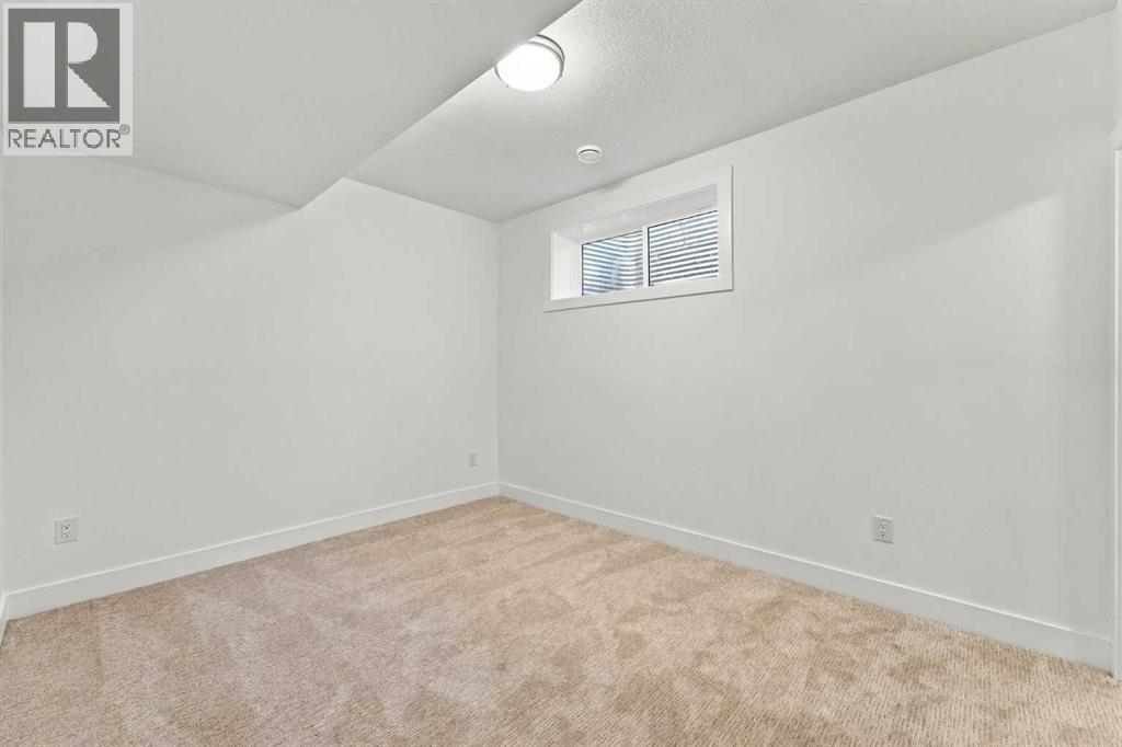 4918 21 Avenue Nw Property Photo 37