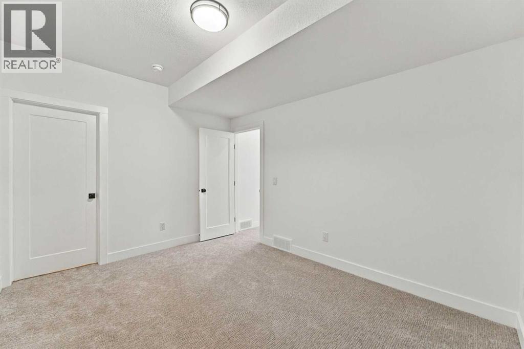 4918 21 Avenue Nw Property Photo 38
