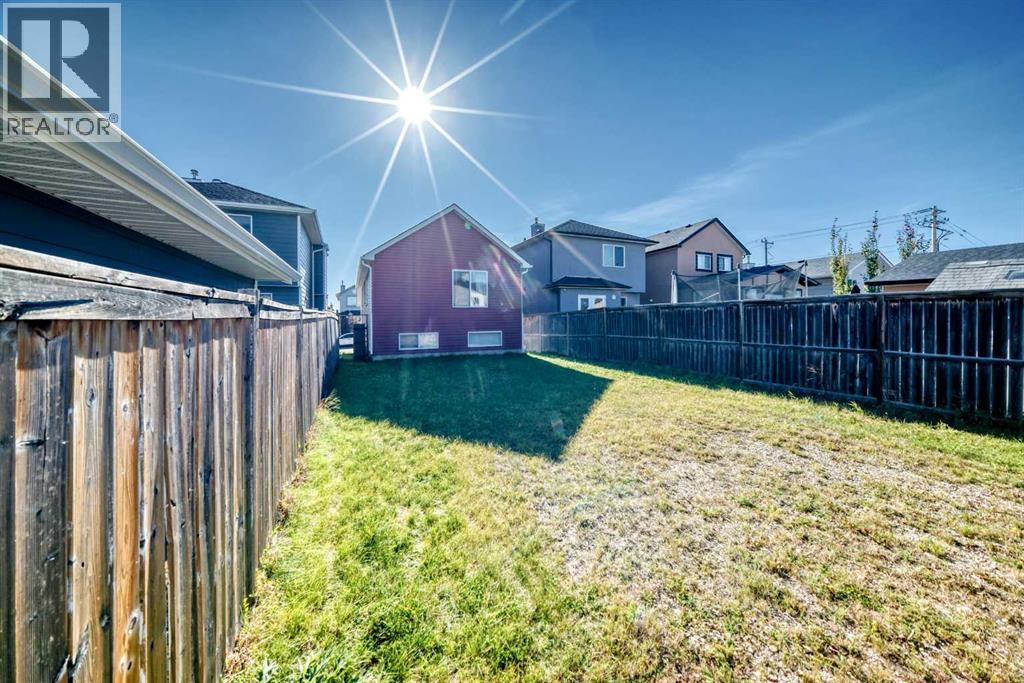 87 Taralea Gardens Ne Property Photo 32