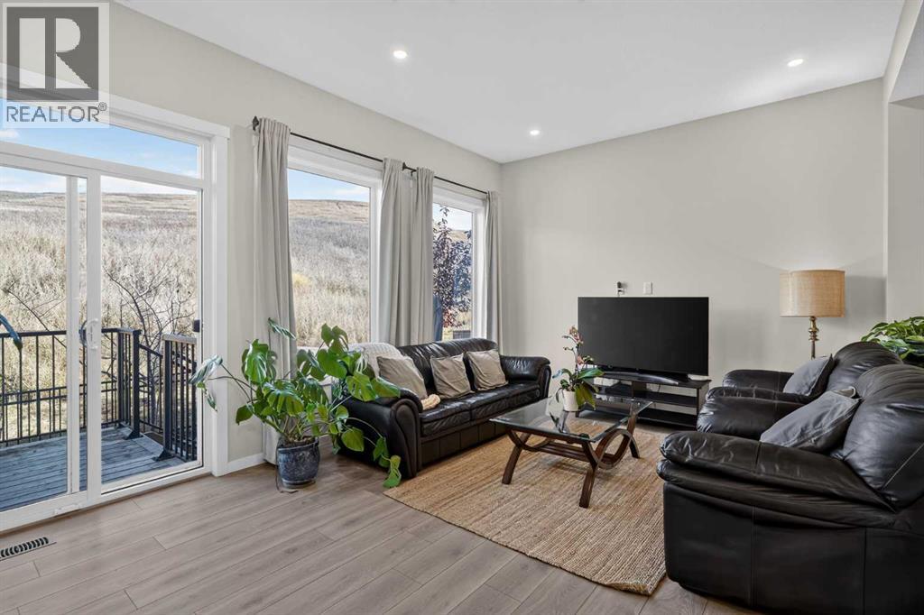 206 Cranbrook Square Se Property Photo 2
