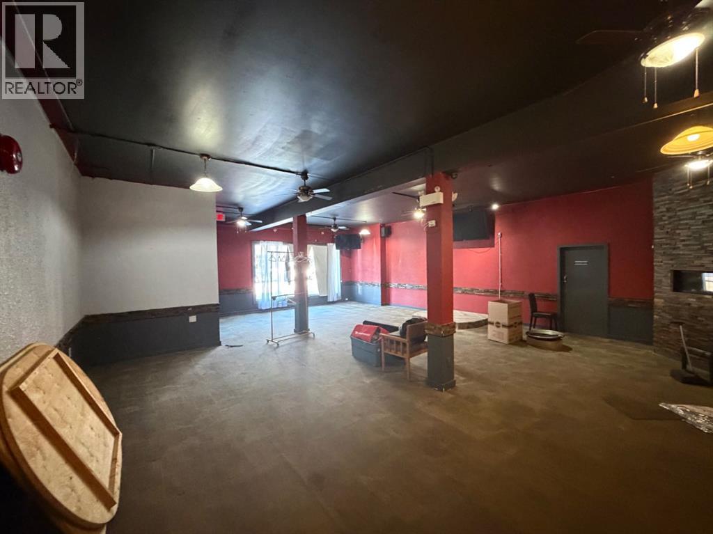 10009 101 Avenue Property Photo 2