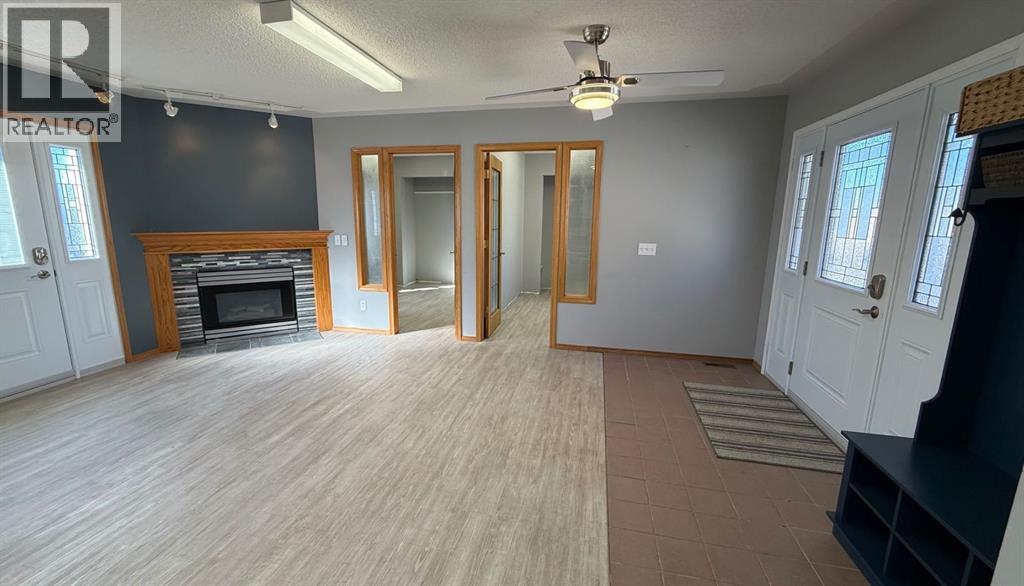 307 4 Avenue W Property Photo 3