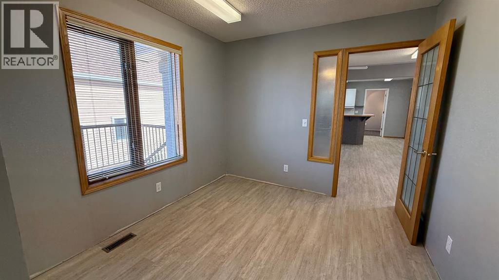 307 4 Avenue W Property Photo 6