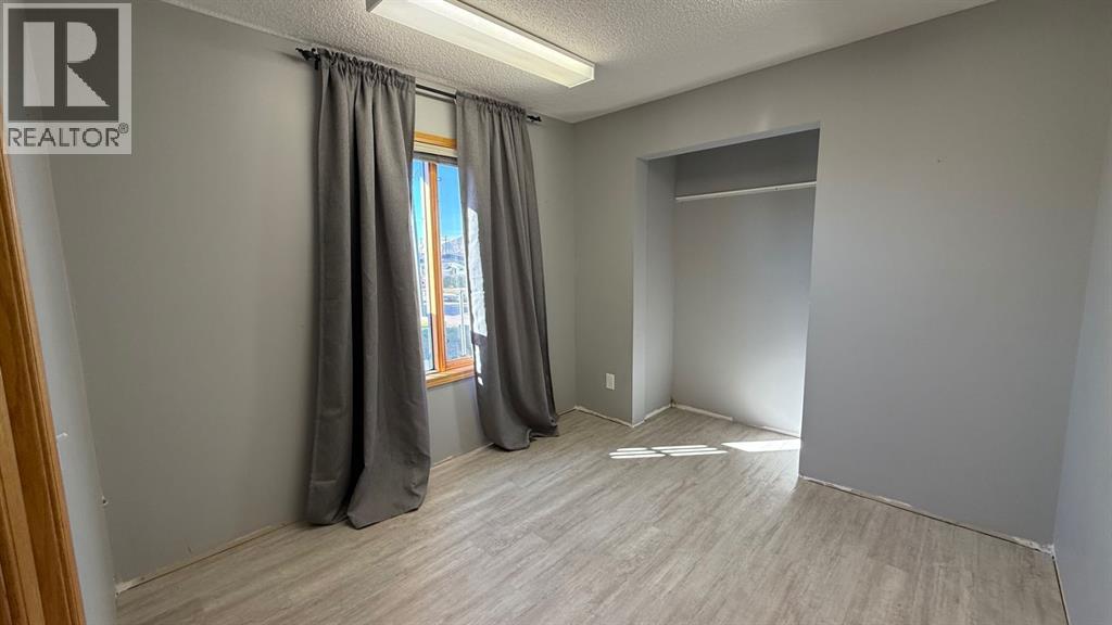307 4 Avenue W Property Photo 7