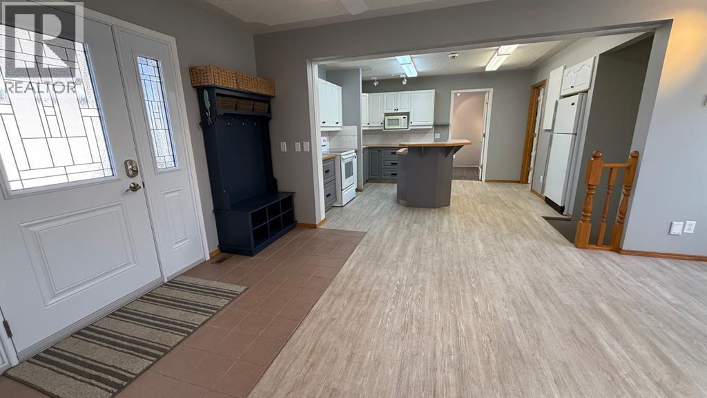 307 4 Avenue W Property Photo 9