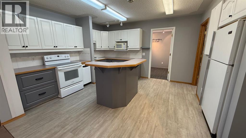 307 4 Avenue W Property Photo 10