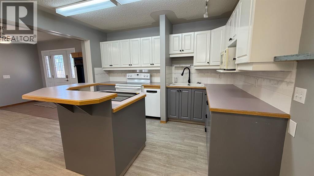 307 4 Avenue W Property Photo 12