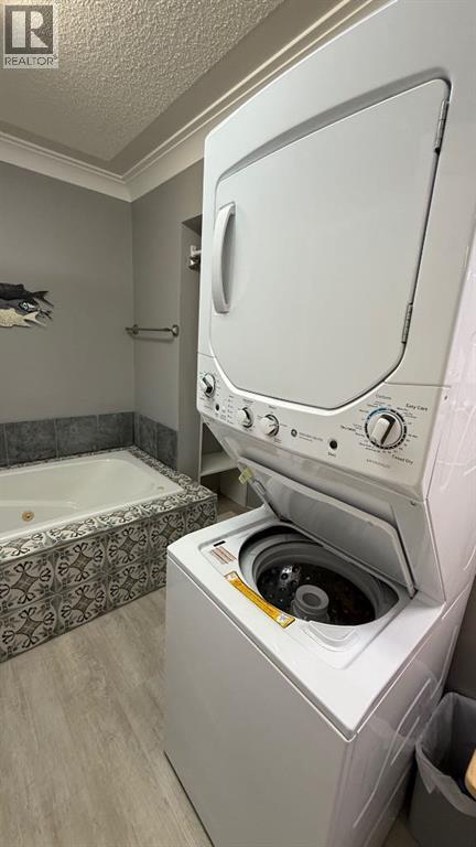 307 4 Avenue W Property Photo 17
