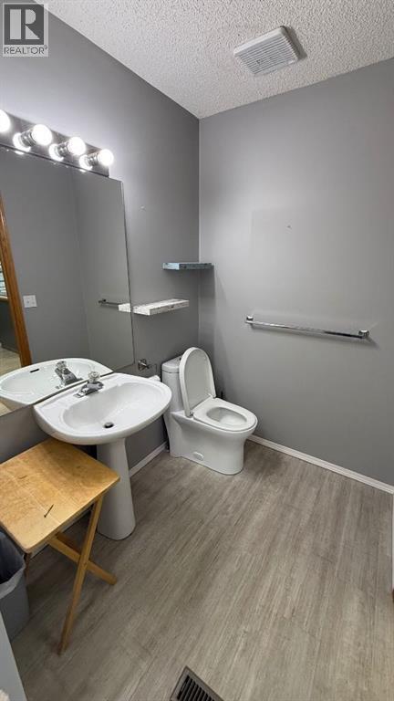 307 4 Avenue W Property Photo 18