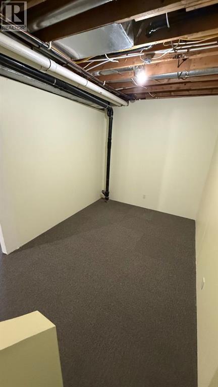 307 4 Avenue W Property Photo 24