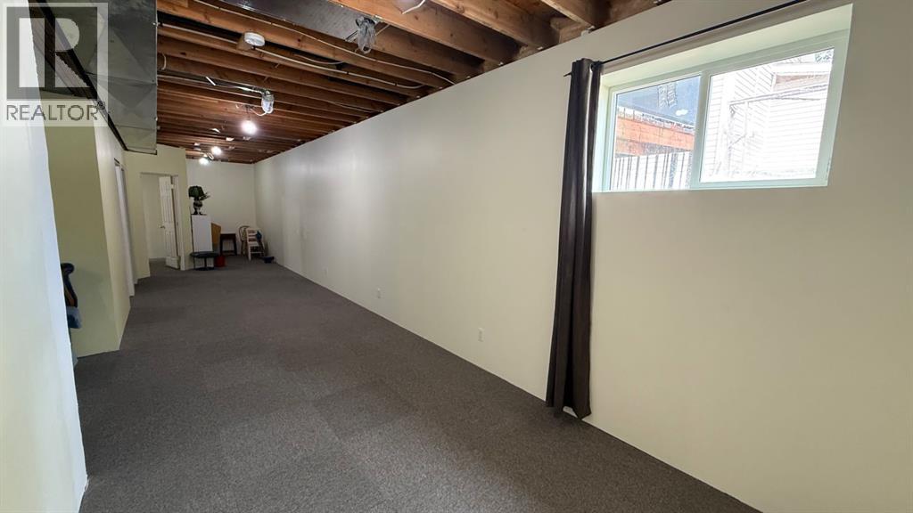 307 4 Avenue W Property Photo 25