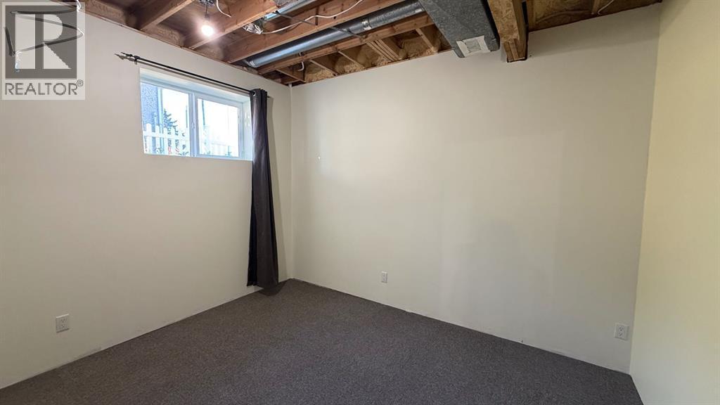 307 4 Avenue W Property Photo 27