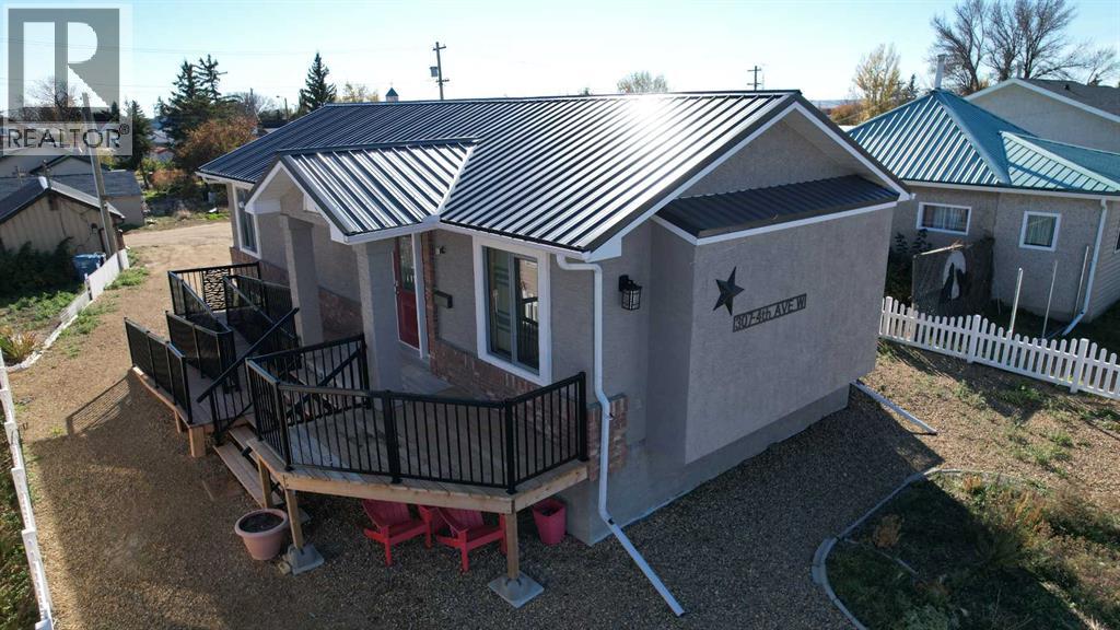 307 4 Avenue W Property Photo 36