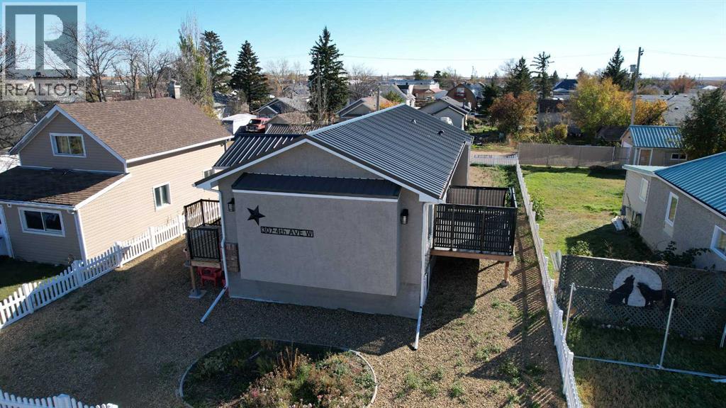 307 4 Avenue W Property Photo 37