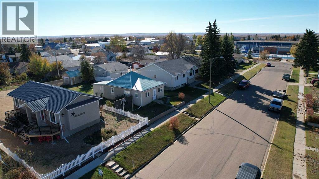 307 4 Avenue W Property Photo 40
