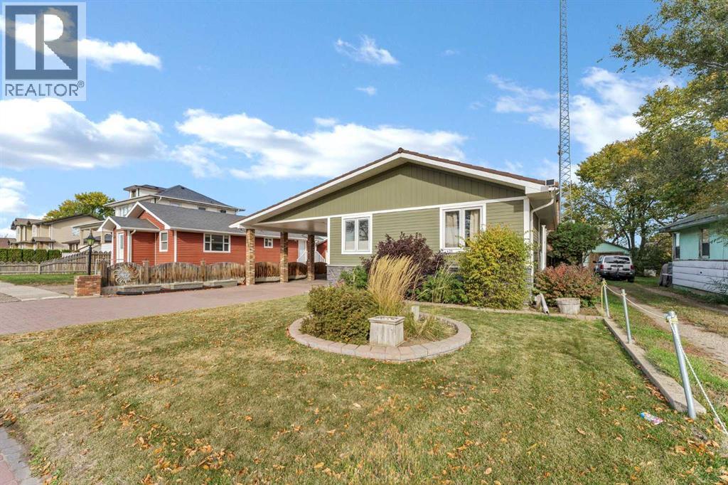 126 8 Avenue E Property Photo 1