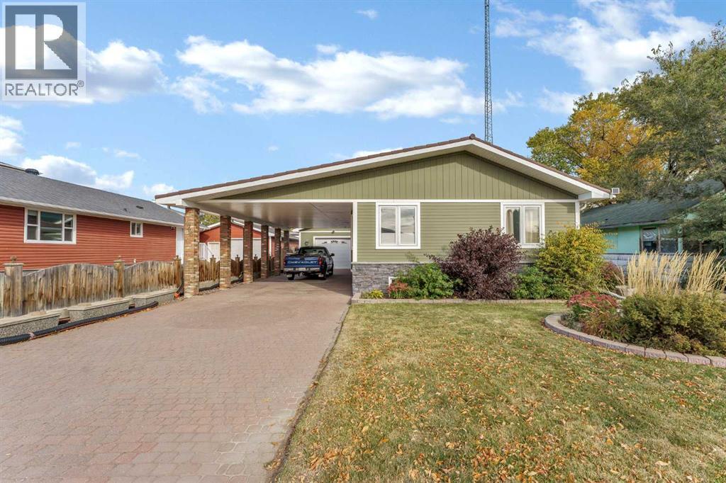 126 8 Avenue E Property Photo 2