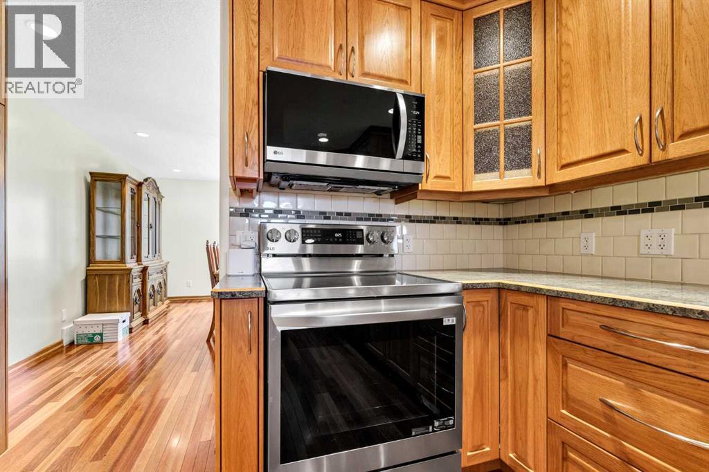 126 8 Avenue E Property Photo 3