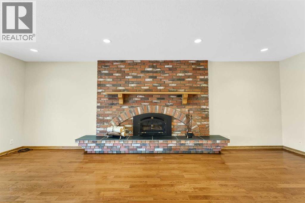 126 8 Avenue E Property Photo 16
