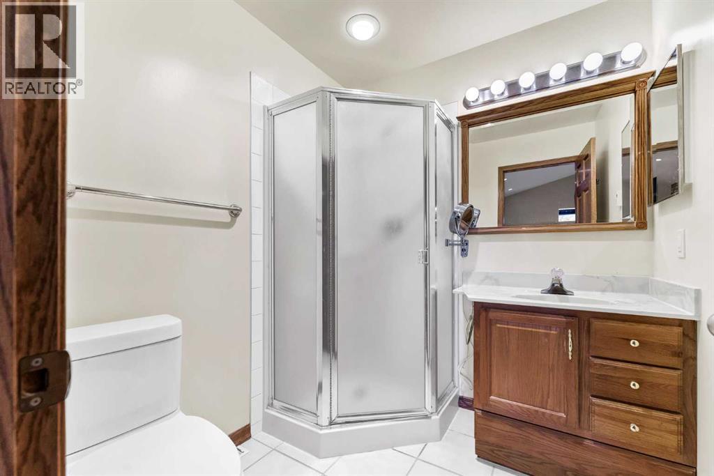 126 8 Avenue E Property Photo 22